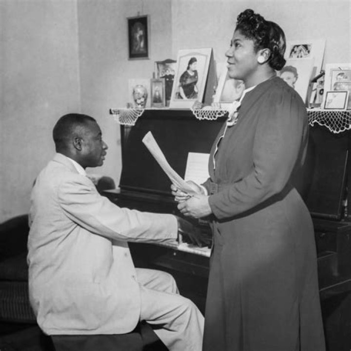Who is Mahalia Jackson husband Isaac Hockenhull? |